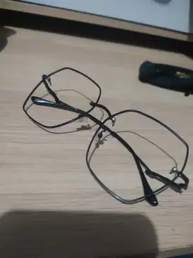 Frame kacamata sehari-hari