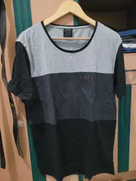 Kaos OAKLEY 2 WARNA