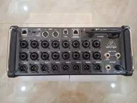Mixer Behringer X Air XR18 powered by midas