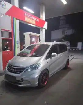Honda freed / matic - silver
