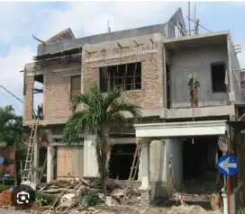 Tukang bangunan harian maupun borongan