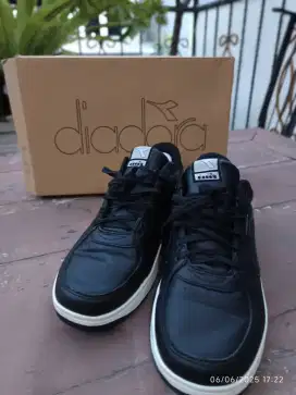 DIADORA BLACKBERRY