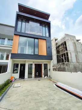 Rumah Cilandak Dijual. UNIT BARU, Cluster Jalan Utama - Dekat Toll
