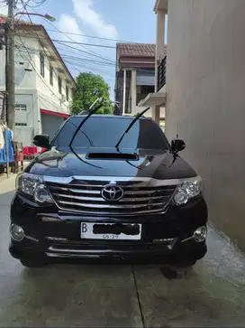 Toyota Fortuner G VNT Diesel AT Hitam
