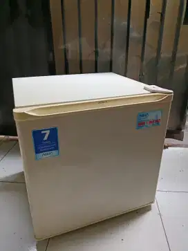 KULKAS MINIBAR AQUA MULUS BEKU DINGIN