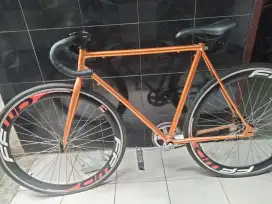 Sepeda balap Fixie Olimpic