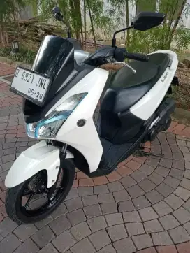 Yamaha lexi 125 Cc Putih Glossy