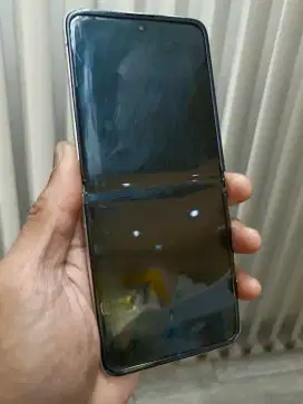 Samsung Z Flip 3 murah aja. Minus lcd