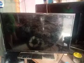 dijual tv LED 32inc kondisi masih bagus blum pernah servis mahar aj