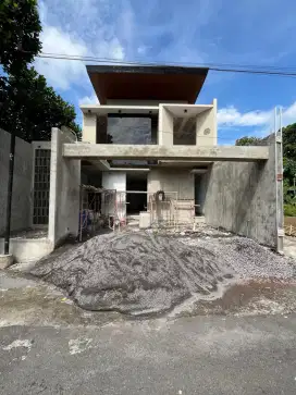 Rumah 2 Lantai Kontemporer Full Furnish Dekat Ringroad Maguwoharjo