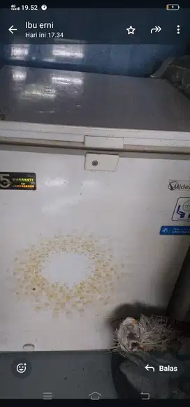 dijual freezer ukuran 110 kondisi  masih bagus blm pernah servis mahar