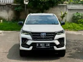 Fortuner VRZ 2.4 GR 4x2 AT 2022 Putih