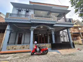 DIKONTRAKAN RUMAH 2 LANTAI PERUMAHAN PURI PERMATA