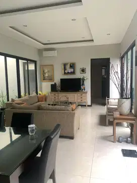Dijual cepat rumah cantik masih gress di Gading Serpong Tangerang