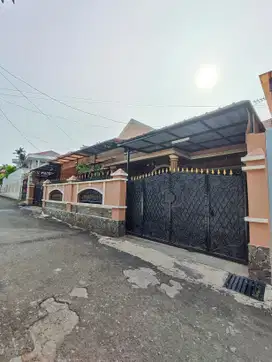 Rumah Bagus Tanah Luas Dekat Pintu Toll di Jatiwaringin Kota Bekasi