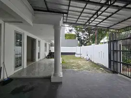 DISEWAKAN RUMAH SIAP HUNI DI SENOPATI KEBAYORAN BARU JAKARTA SELATAN