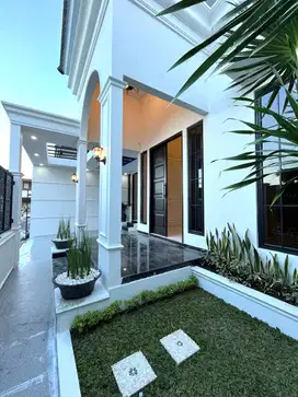 Rumah Baru Desain Klasik dekat Jalan Purwomartani