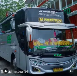 Sewa bus pariwisata