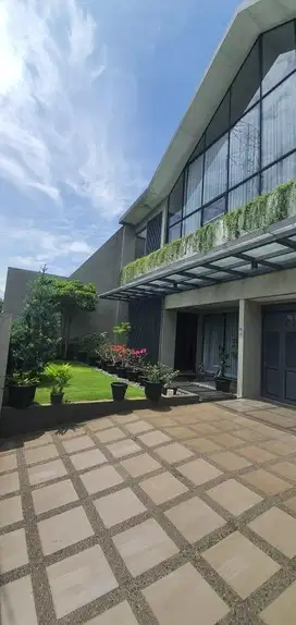 Dijual CEPAT: Rumah mewah bangunan tahun 2023