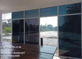 Jasa pemasangan sticker kaca film Gedung