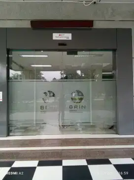 Jasa pemasangan sticker kaca film Gedung