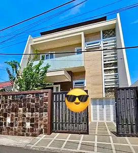 LUAS 11 X 18 RUMAH MEWAH DEKAT  JLN NURI CENDERAWASIH