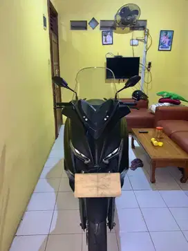 XMAX HITAM 2020
