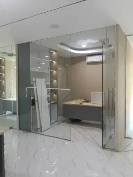 Sekat partisi kantor dan kaca tempered 12 mm