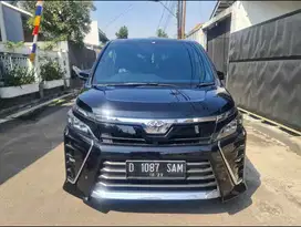 Toyota Voxy 2018