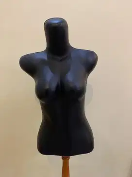 Manekin Setengah Badan Wanita