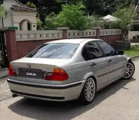 BMW 318i 2001 Bensin