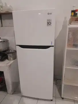 Jual cepat kulkas LG masih gress