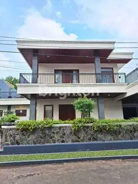 Rumah Mewah 2 Lantai Furnished Ada Kolam Renang di Pejaten