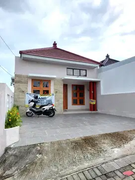 Rumah View Lapangan Bola dekat Jalan Kabupaten