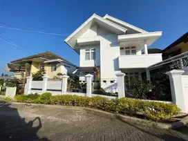DIJUAL VILA ASRI + KOLAM RENANG- 2 M Nego Tipis