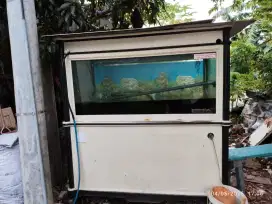 Di jual murah aquarium  besar bekas cukup baik