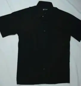 Kemeja polos hitam lengan pendek(slimfit)merk ALISAN