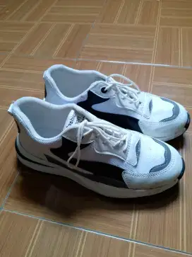 Jual Sepatu Sneakers