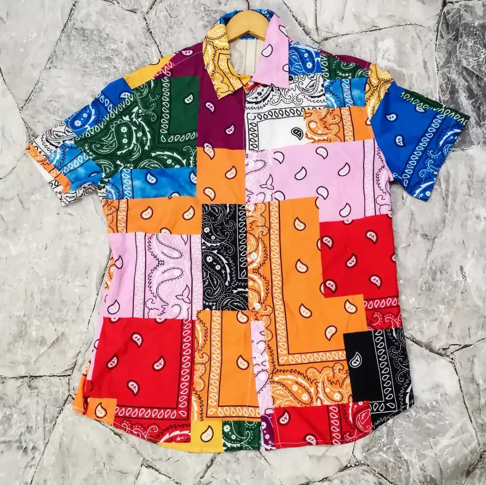 SHEIN Original Paisley Pattern Short Sleeve Shirts