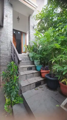 Rumah 3 Lantai Siap Huni di Pelangi Ungu Gading Residence, SHM