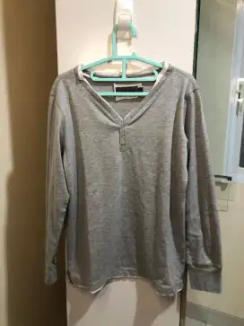 Details Abu Lengan Panjang V Neck