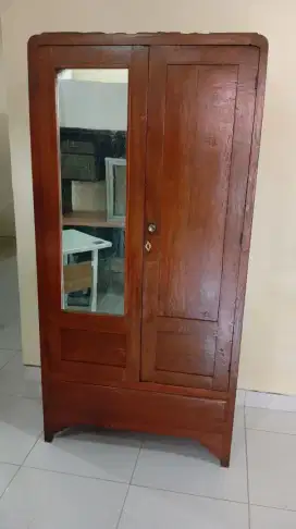 Lemari jati klasik