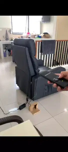 Sofa Reclining Electric with remote bisa utk bantu berdiri dan rebahan