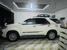 Dijual toyota fortuner trd 2,7 bensin metic