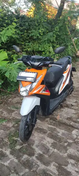 Beat FI 2014 orange putih hitam