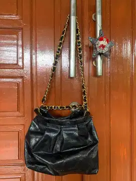 TAS ORI CHARLES & KEITH