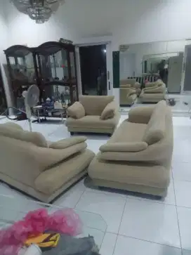 Layanan jasa cuci kasur, sofa, karpet, poles lantai dan vinyl