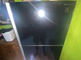 Lemari es sharp inverter