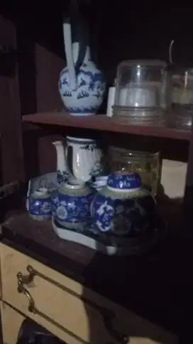 Guci dan teko cina