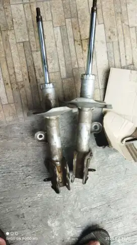 Shock depan avanza bekas